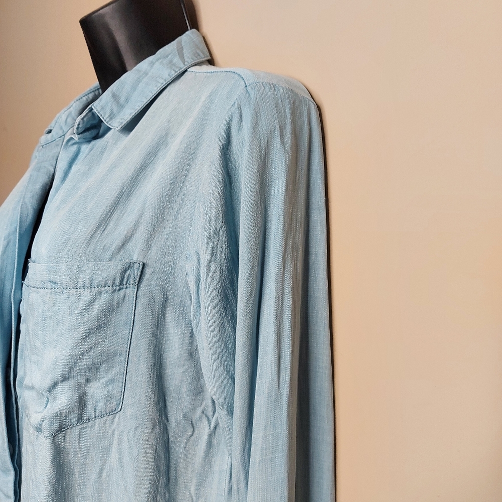 Harper raw hem button up split back shirt - Picture 3 of 5